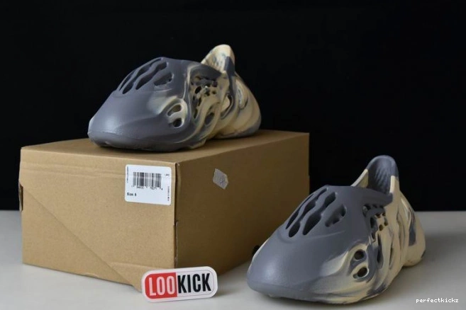 GV7904 Gray Adidas RNNR MXT Yeezy Foam Moon 0814
